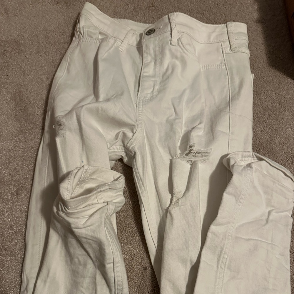 white hollister ripped jeans